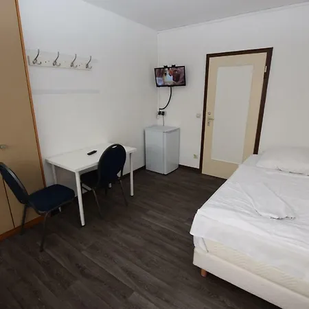 Monteurwohnung Mit Eigenem Bad Apartment *